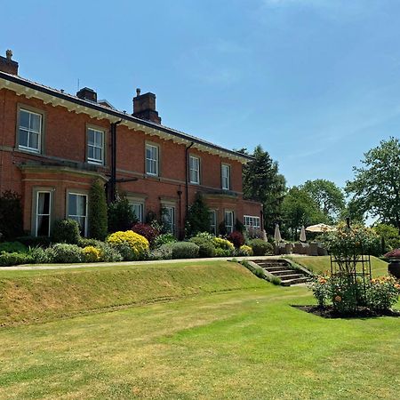 Отель The Upper House Stoke-on-Trent Экстерьер фото